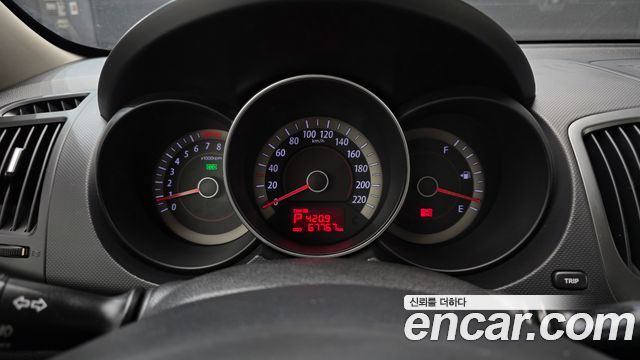 Kia Porte 2011 — photo 8