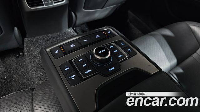 Hyundai Genesis 2016 — photo 25