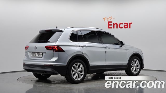 Volkswagen Tiguan 2020 — photo 2