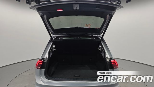 Volkswagen Tiguan 2020 — photo 34