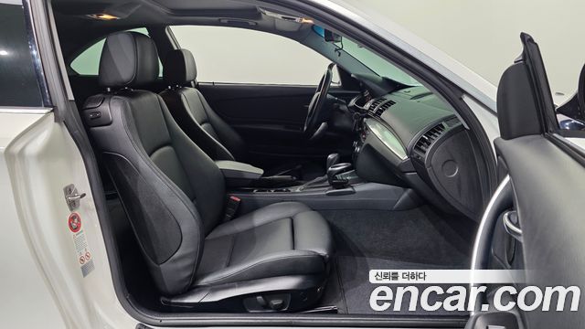BMW 1-Series 2010 — photo 11