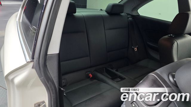 BMW 1-Series 2010 — photo 12