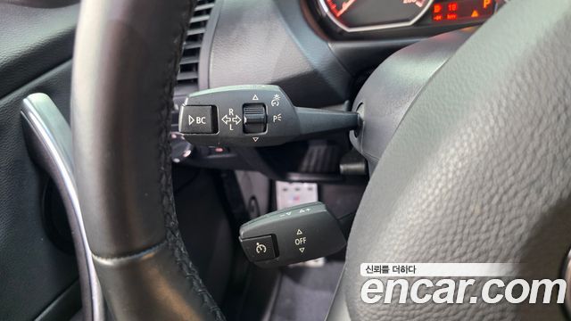 BMW 1-Series 2010 — photo 17