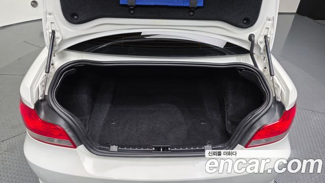 BMW 1-Series 2010 — photo 20