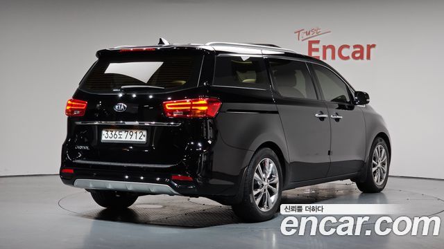 Kia Canival 2020 — photo 2