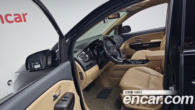 Kia Canival 2020 — photo 13