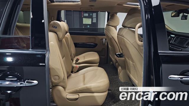 Kia Canival 2020 — photo 17