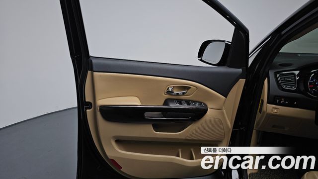 Kia Canival 2020 — photo 14