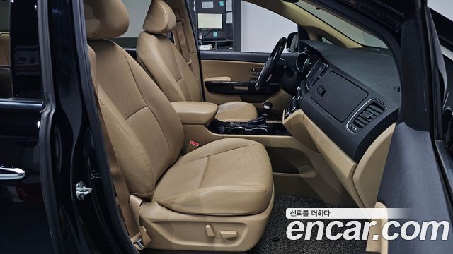 Kia Canival 2020 — photo 16
