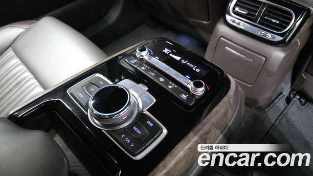 Genesis G90 2019 — photo 19