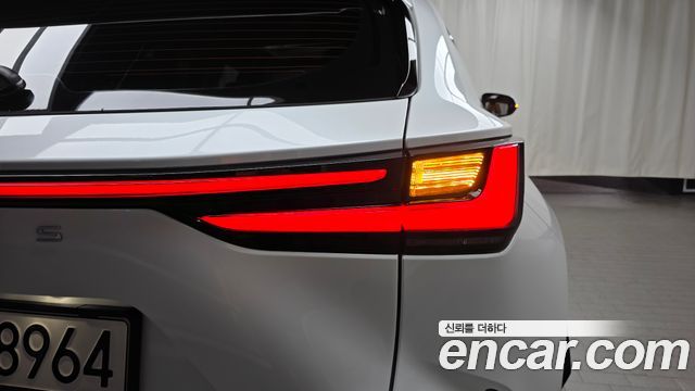 Lexus NX 2025 — photo 9
