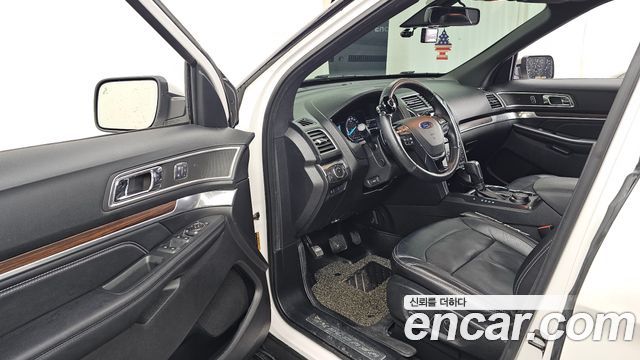 Ford Explorer 2017 — photo 10