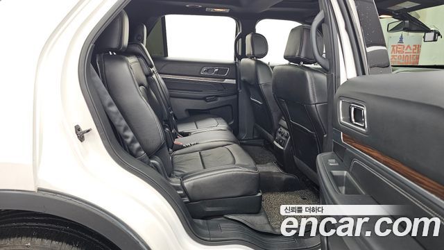Ford Explorer 2017 — photo 12