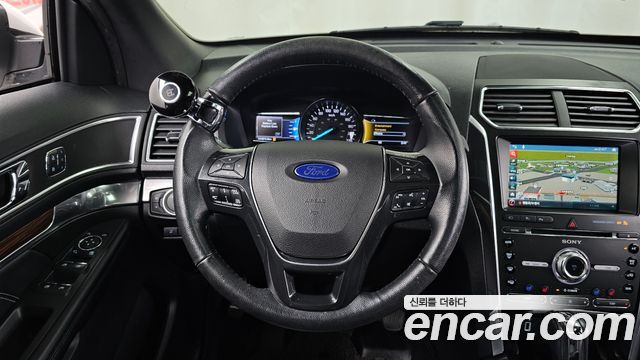 Ford Explorer 2017 — photo 13