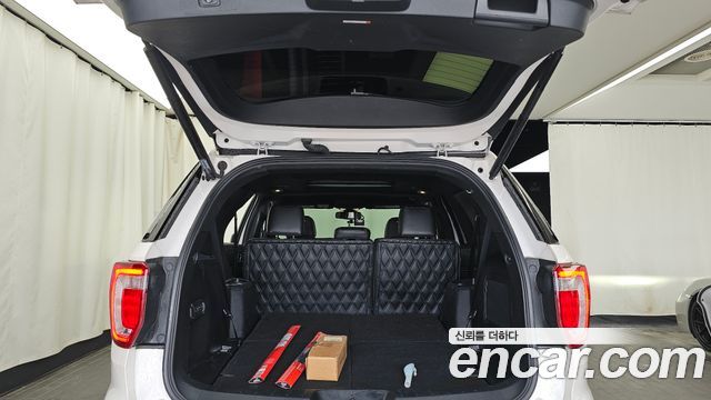 Ford Explorer 2017 — photo 20