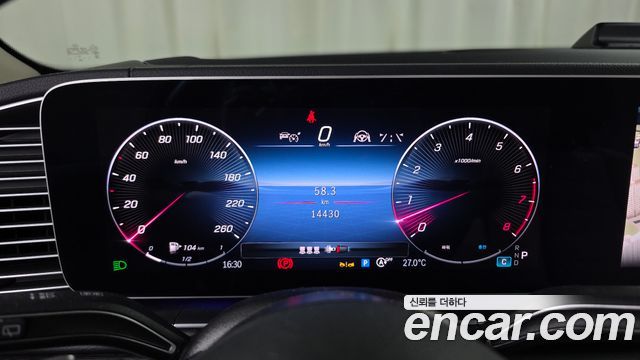 Mercedes-Benz GLE-Class 2025 — photo 11