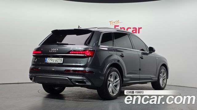 Audi Q7 2021 — photo 2