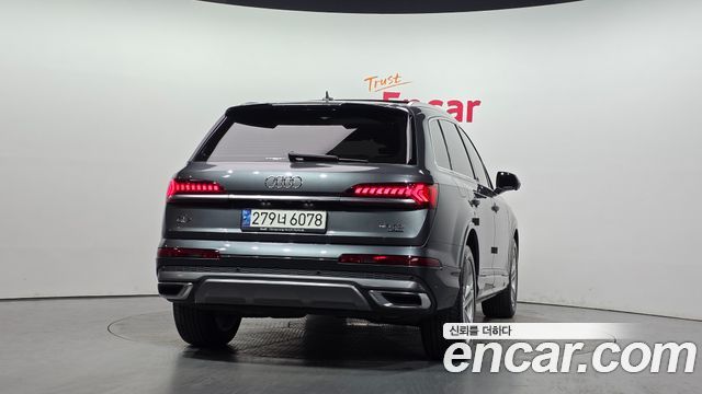 Audi Q7 2021 — photo 4