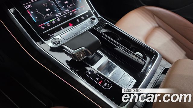 Audi Q7 2021 — photo 9