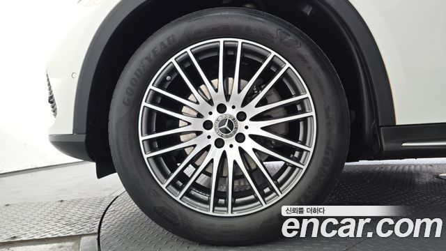 Mercedes-Benz GLC-Class 2023 — photo 5