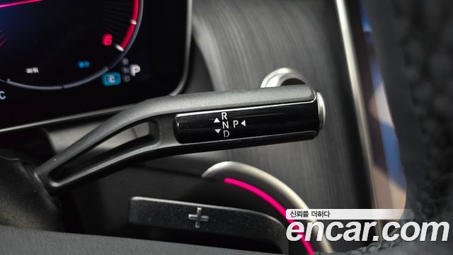 Mercedes-Benz GLC-Class 2023 — photo 12