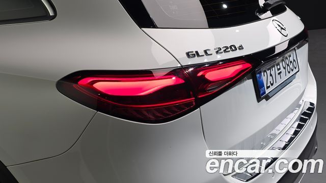 Mercedes-Benz GLC-Class 2023 — photo 9