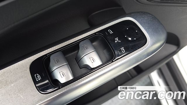 Mercedes-Benz GLC-Class 2023 — photo 29