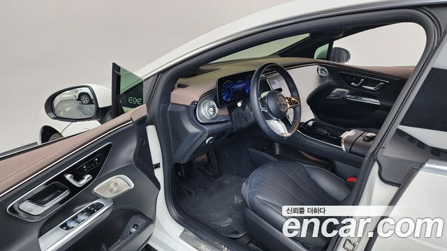 Mercedes-Benz EQE 2023 — photo 13