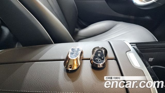 Mercedes-Benz EQE 2023 — photo 21