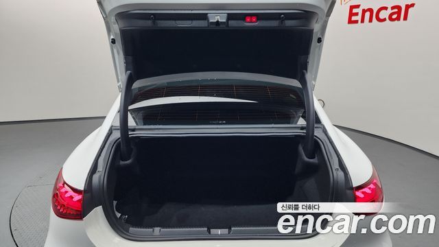 Mercedes-Benz EQE 2023 — photo 26