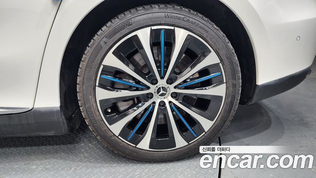 Mercedes-Benz EQE 2023 — photo 7