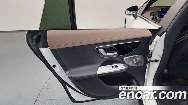 Mercedes-Benz EQE 2023 — photo 15