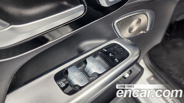 Mercedes-Benz EQE 2023 — photo 36