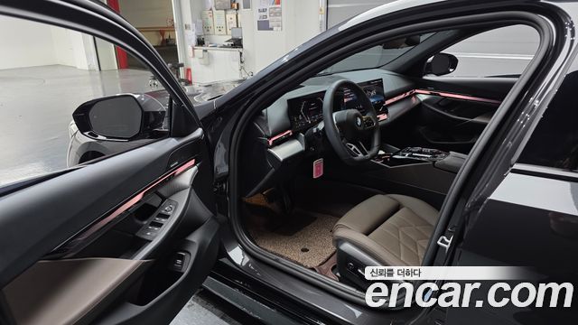 BMW 5-Series 2025 — photo 13