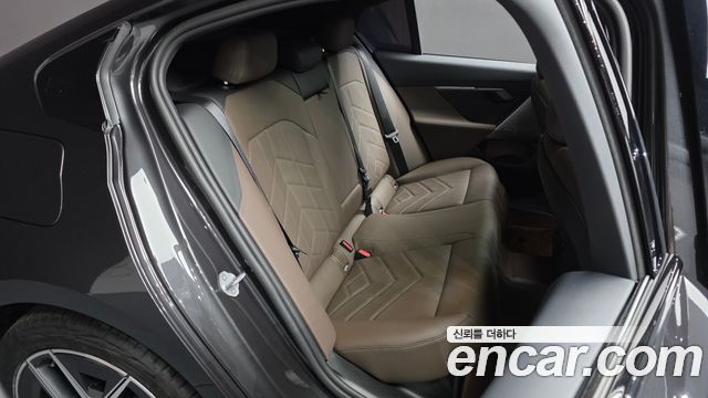 BMW 5-Series 2025 — photo 17