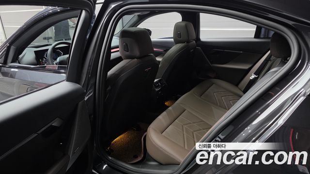BMW 5-Series 2025 — photo 18