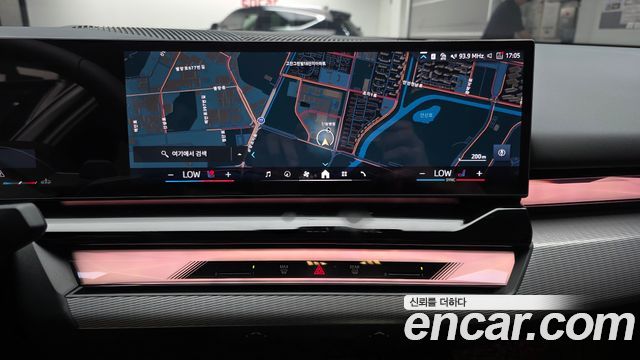 BMW 5-Series 2025 — photo 19
