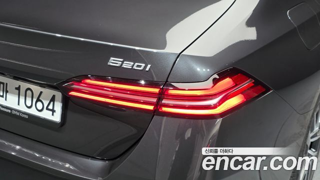BMW 5-Series 2025 — photo 9