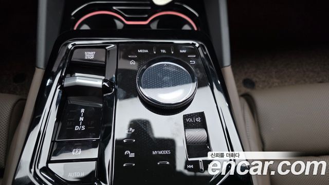 BMW 5-Series 2025 — photo 28