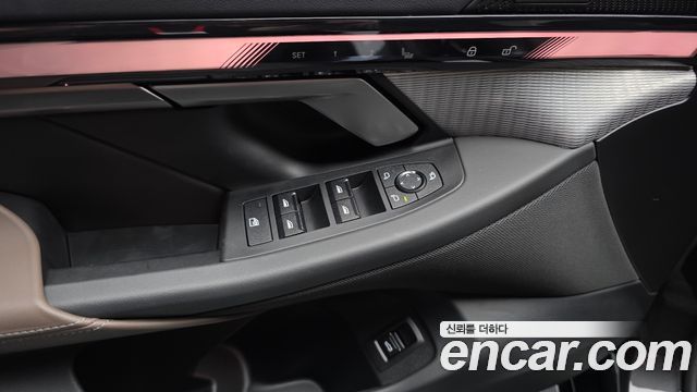 BMW 5-Series 2025 — photo 30