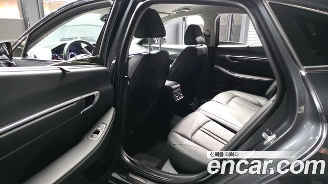 Hyundai Sonata 2022 — photo 16