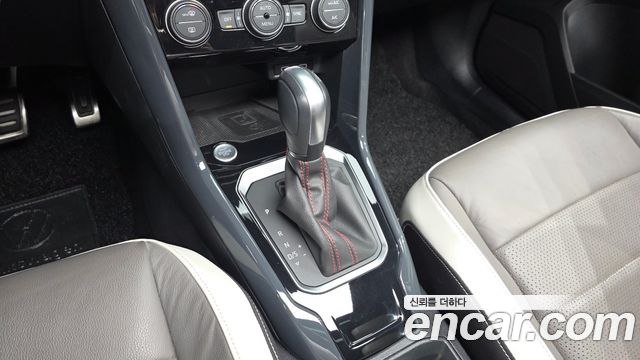 Volkswagen T-Roc 2021 — photo 12