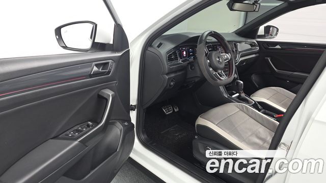 Volkswagen T-Roc 2021 — photo 13