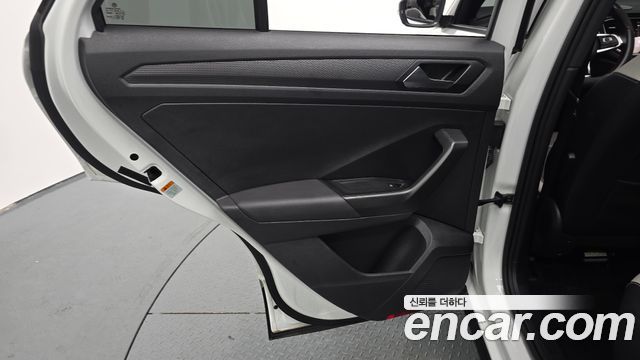 Volkswagen T-Roc 2021 — photo 15