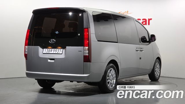 Hyundai Staria 2022 — photo 2