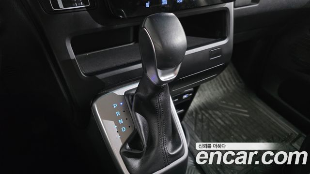 Hyundai Staria 2022 — photo 12