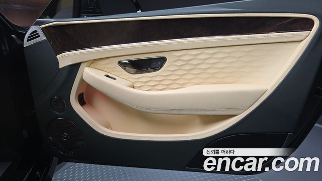Bentley Continental 2025 — photo 15