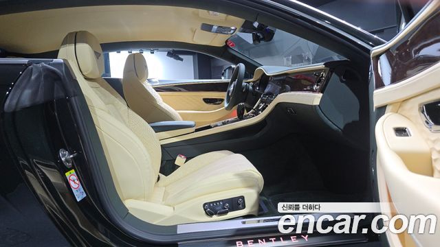 Bentley Continental 2025 — photo 16