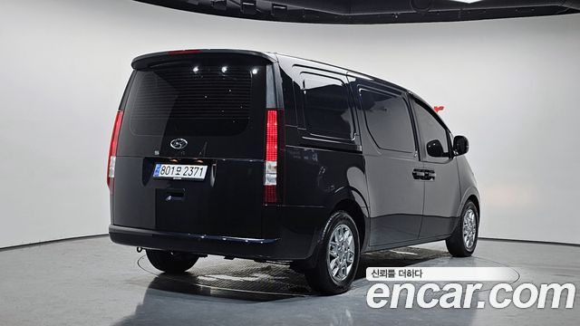 Hyundai Staria 2023 — photo 2