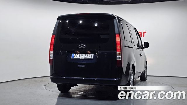 Hyundai Staria 2023 — photo 4